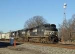 NS 8908 leads train 338 northbound